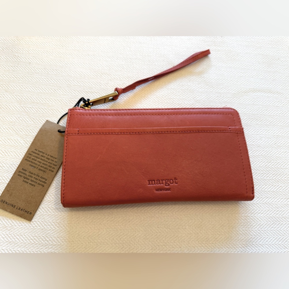 Margot Patty envelope wallet/wristlet.  Top zipper New WITH TAGS.